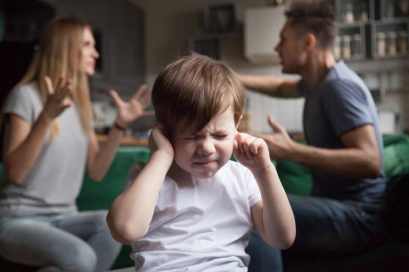 مشكلات نفسية.. كيف تؤثر الخلافات الأسرية على حياة الأبناء؟