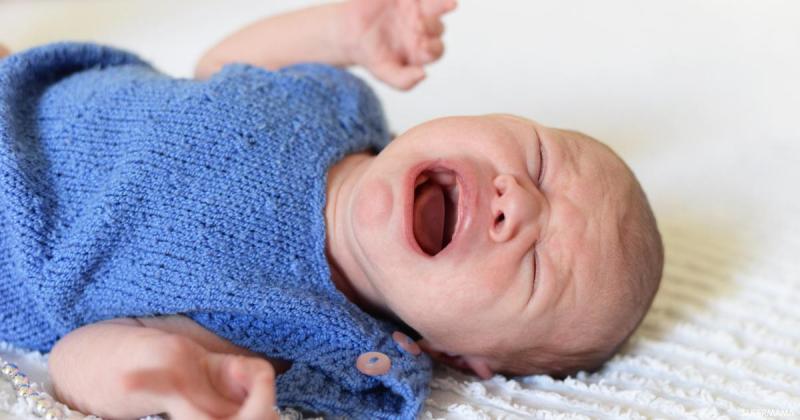 أعراض الارتجاع عند الأطفال الرضع