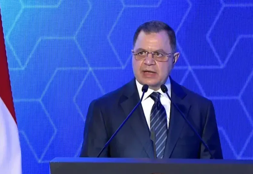 وزير الداخلية مجددا العهد للرئيس السيسي: جيش وشرطة يدا واحدة لحماية الوطن