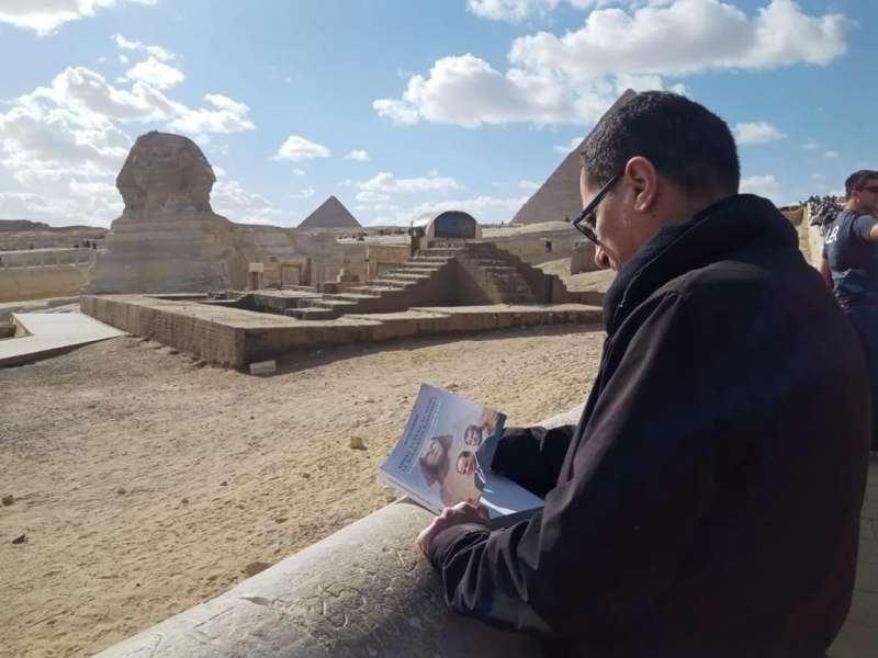 مؤلف كتاب السيسي بونابرت مصر