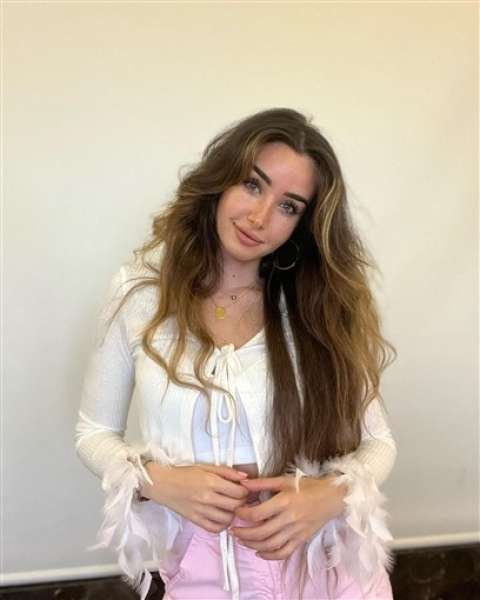 هنا الزاهد