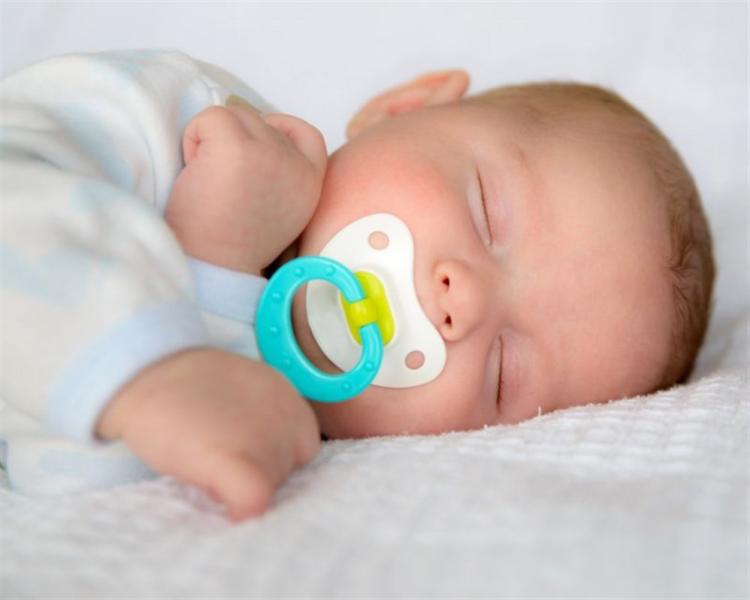 ما أسباب رائحة الفم الكريهة لدى الرضع؟