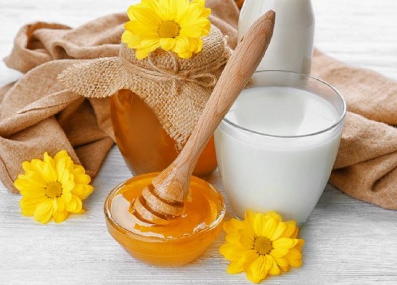 ماسك الحليب والعسل لحفظ رطوبة البشرة