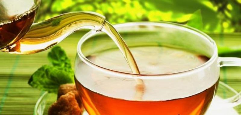  الشاي الأخضر يعمل على حرق الدهون