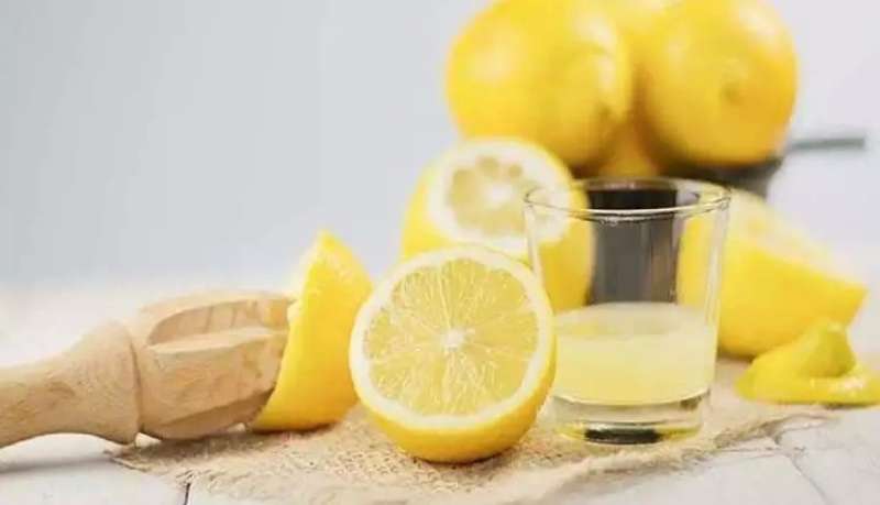 عصير الليمون منظف طبيعى للبشرة