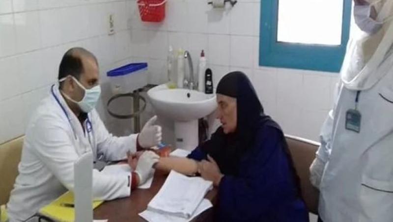 فحص 400 مريض في قافلة طبية لجامعة المنوفية بقرية سبك الأحد بأشمون