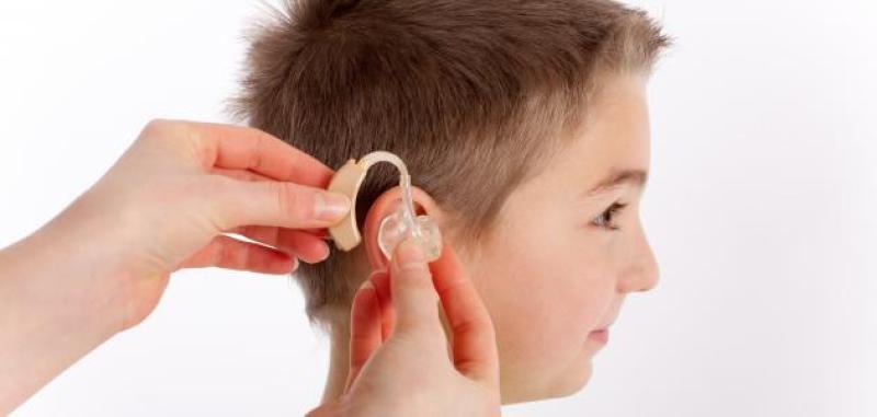 مشاكل السمع لدى الأطفال.. متى تستلزم تدخل الطبيب