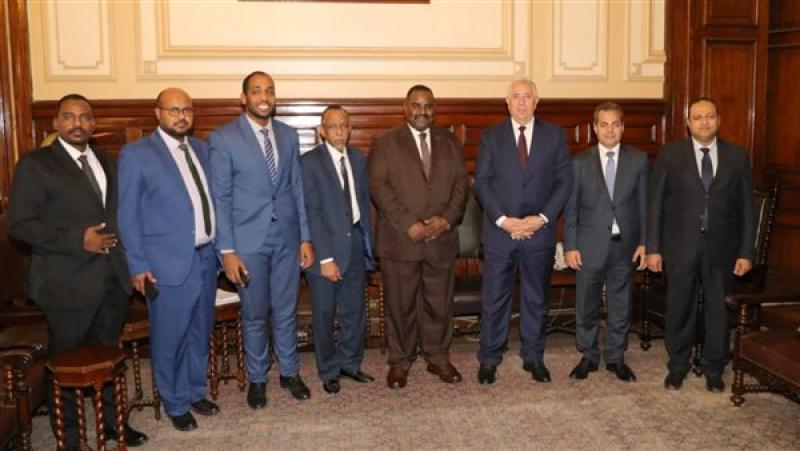 «القصير» يبحث مع وزير الاستثمار والصناعة السوداني دعم التعاون المشترك