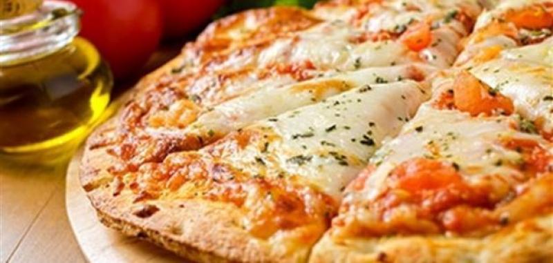 طريقة عمل بيتزا مارغريتا الإيطالية
