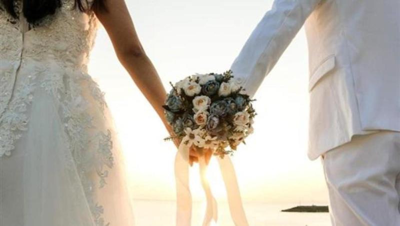 استشاري يقدم نصائح للمقبلين على الزواج لتخطي ليلة الدخلة