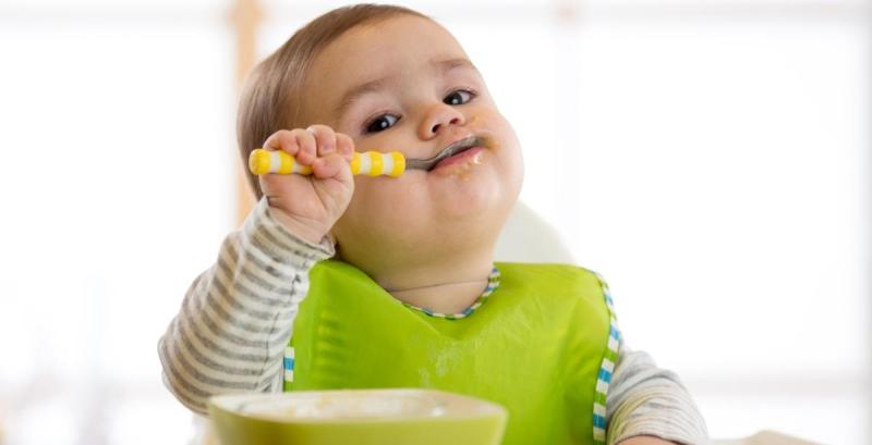 أكل الأطفال في عمر من 4 لـ 6 أشهر.. المسموح والممنوع