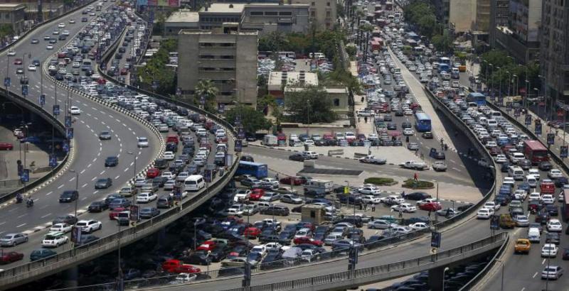 النشرة المرورية.. كثافات مرتفعة للسيارات بمحاور القاهرة والجيزة
