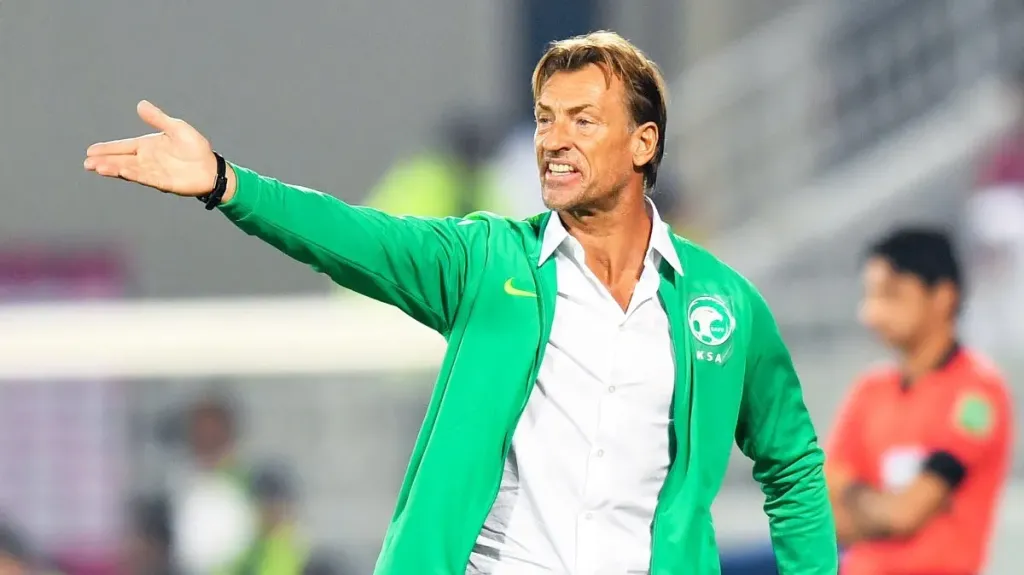 مدرب المنتخب السعودي يستبعد حارس المرمى الأساسي في مواجهة صربيا