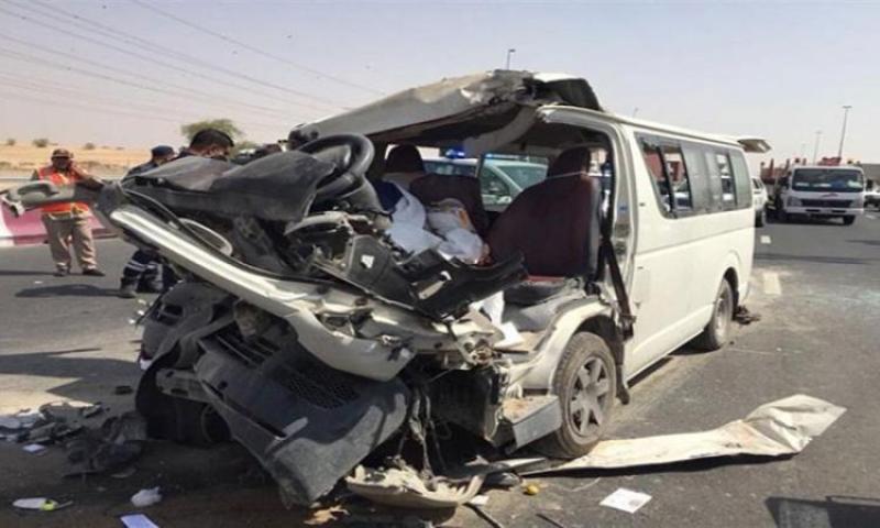 إصابة 6 أشخاص إثر انقلاب ميكروباص بالطريق الإقليمي