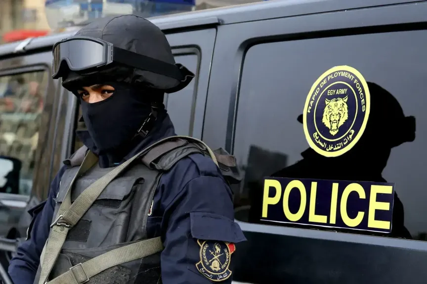 ضبط عاطل للاتجار بالمخدرات والاستعراض بسلاح أبيض في شوارع الإسكندرية