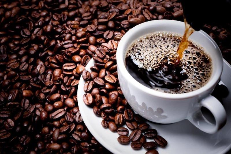 هل يؤثر تناول القهوة على البشرة ؟ خبير يجيب