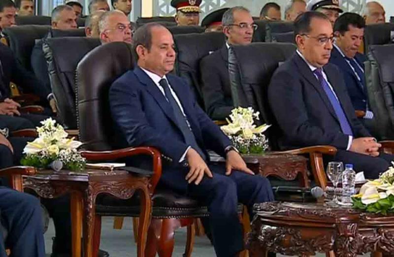 الرئيس السيسي يشاهد فيلما تسجيليا بعنوان «سواعد مصرية» خلال احتفالية عيد العمال