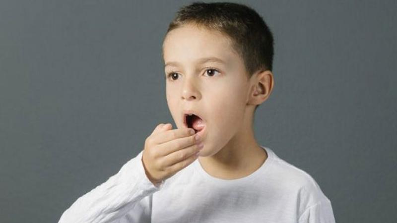 أسباب انبعاث رائحة كريهة من فم الطفل