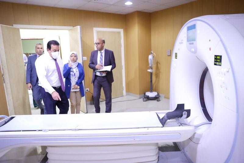 وزير الصحة يتفقد مستشفى 15 مايو النموذجي