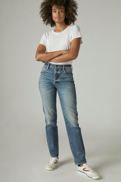 طرق عصرية لتنسيق البطلون الجينز الـMom jeans