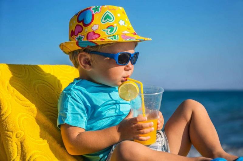 كيف تحمين طفلك من حرارة الصيف