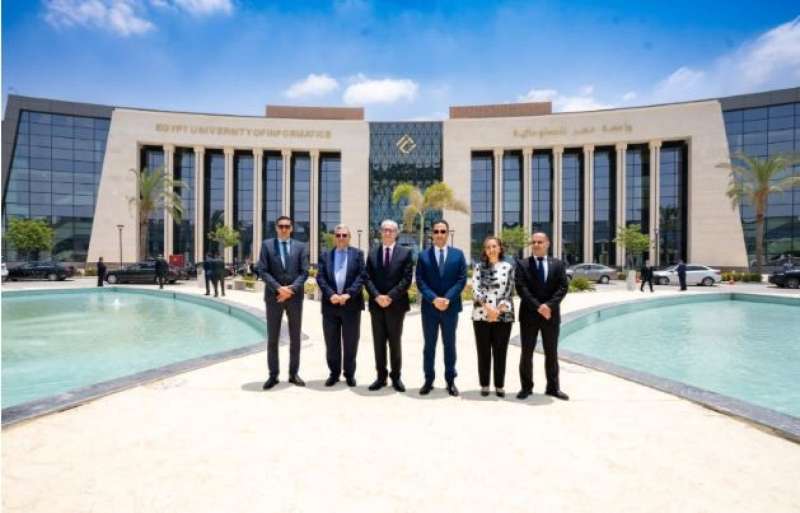 جامعة مصر للمعلوماتية تستقبل وزير الاتصالات الجزائري