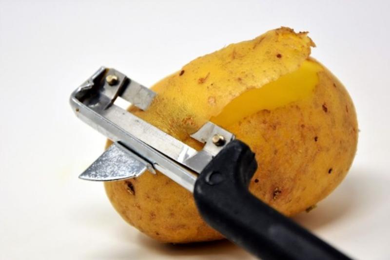 3 فوائد تجميلية لقشر البطاطس