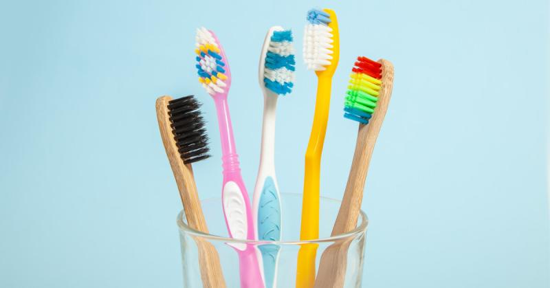 استخدامات مختلفة لفرشاة الأسنان القديمة بمنزلك