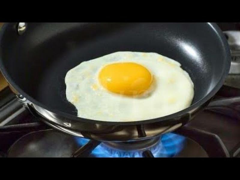 بيض مقلي بدون زيت