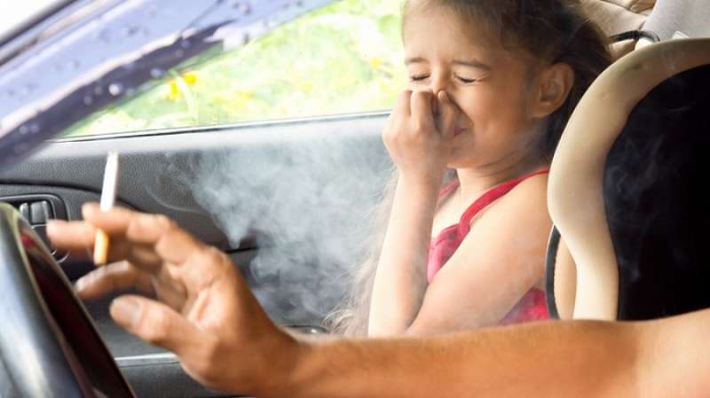 دراسة تكشف خطرا جديدا على الأطفال بسبب التدخين السلبي