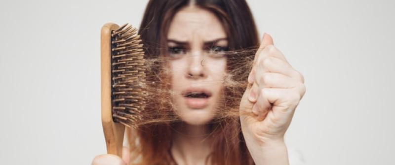 التوتر النفسي يهددِك بتساقط الشعر ويؤثر على جمالك.. اعرفي التفاصيل
