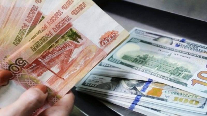 صعود الدولار واليوان مقابل الروبل وتراجع اليورو في بورصة موسكو
