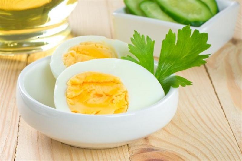 دراسة: تناول البيض قد يساعد في تقليل الوزن ودهون البطن
