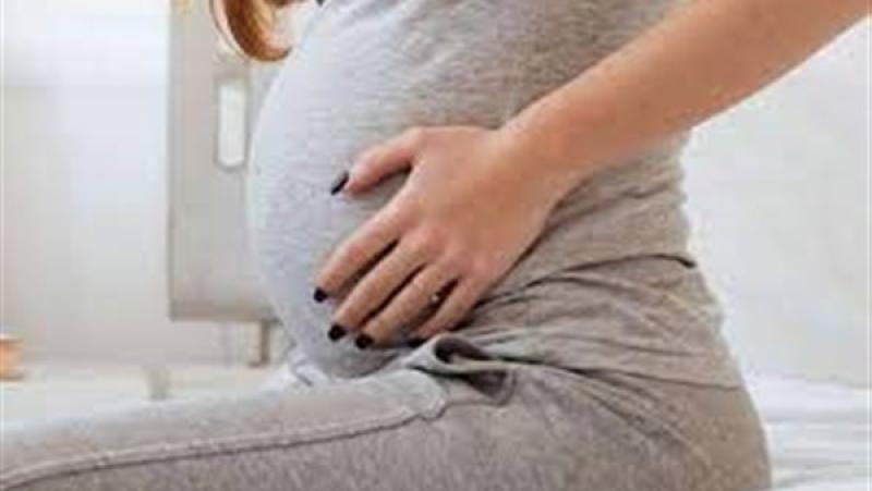 هل من الطبيعي أن تشعر الحامل بألم الجانب الأيسر خلال الحمل؟