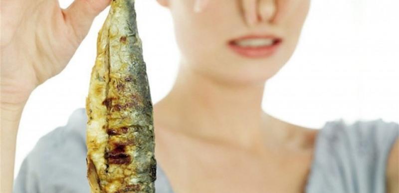 كل ما تريد معرفته عن متلازمة رائحة السمك وأعراضها وعلاجها