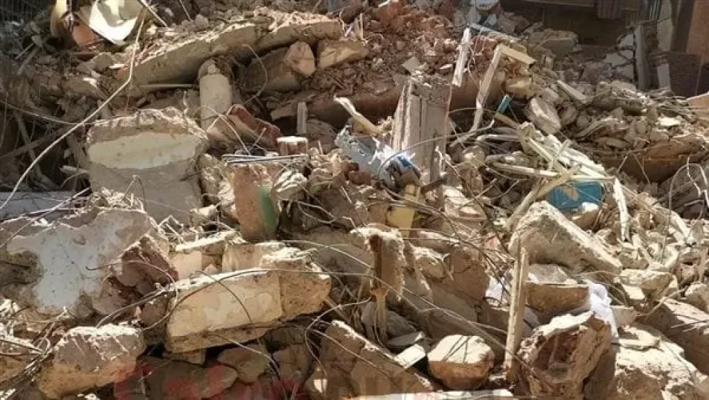 انهيار منزل من الطوب اللبن في نجع حمادي بقنا والعناية الإلهية تنقذ السكان