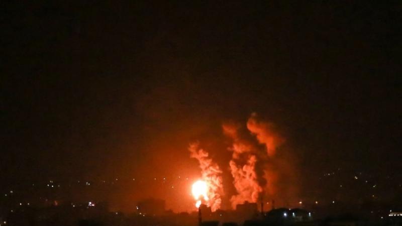أستاذ علوم سياسية: إسرائيل قطعت الاتصالات عن غزة لتخفي جرائمها في القطاع