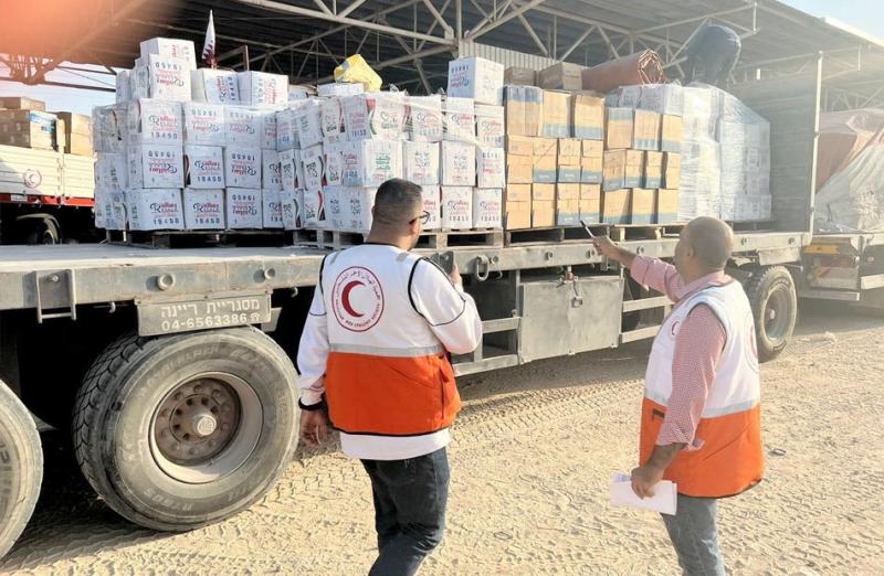 الهلال الأحمر المصري يعلن حجم المساعدات الدولية لقطاع غزة