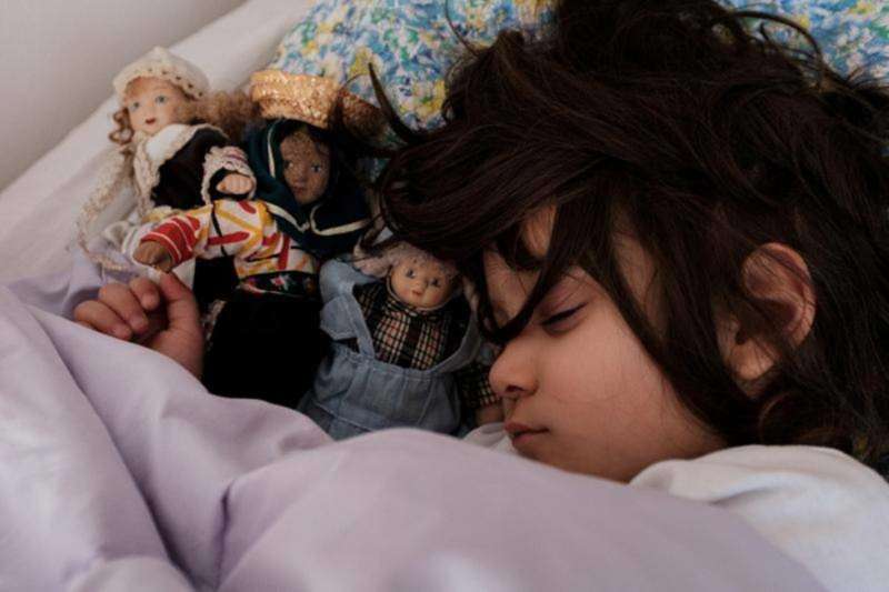 هل بعض الأطفال لديهم استعداد وراثي لقلة النوم؟