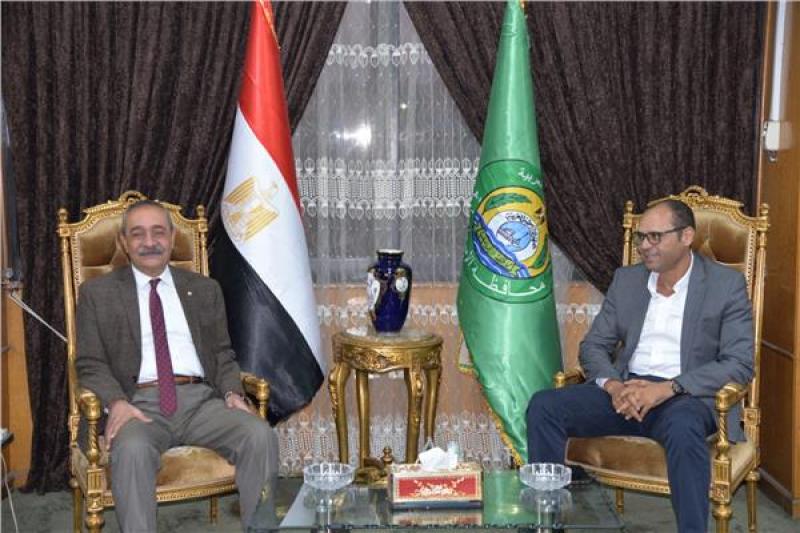 محافظ الإسماعيلية يستقبل وزير صحة ليبيا خلال زيارته لمنشآت الرعاية الصحية