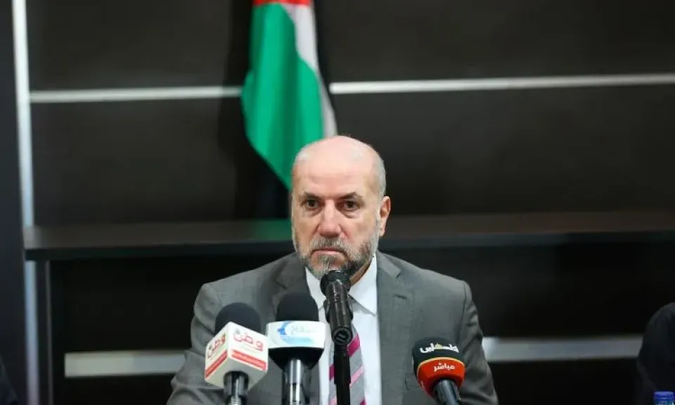 مستشار الرئيس الفلسطيني: قطاع غزة تحت النار.. وإسرائيل ترتكب مذبحة بحق الشعب