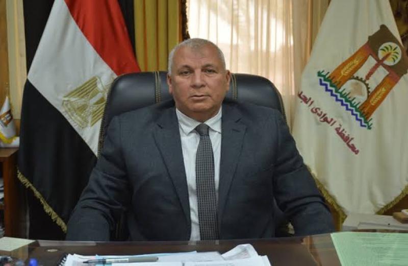 محافظ الوادي الجديد يبحث آليات عمل منظومة ميكنة صندوق استصلاح الأراضي