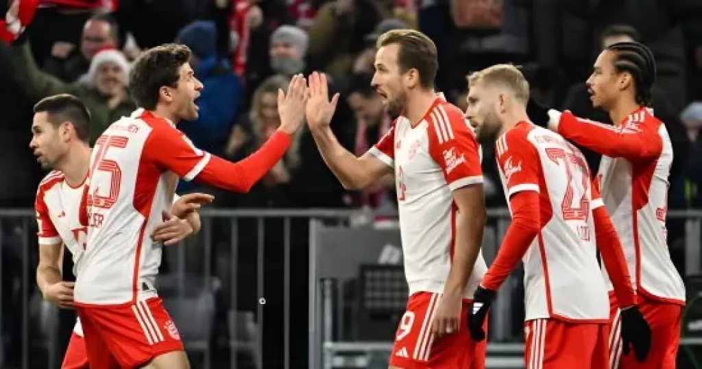 بايرن ميونيخ يعلن إصابة لينارت كارل وغيابه عن مواجهة ريال مدريد