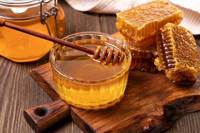 مقشر ومرطب للبشرة .. 4 استخدامات جمالية للعسل