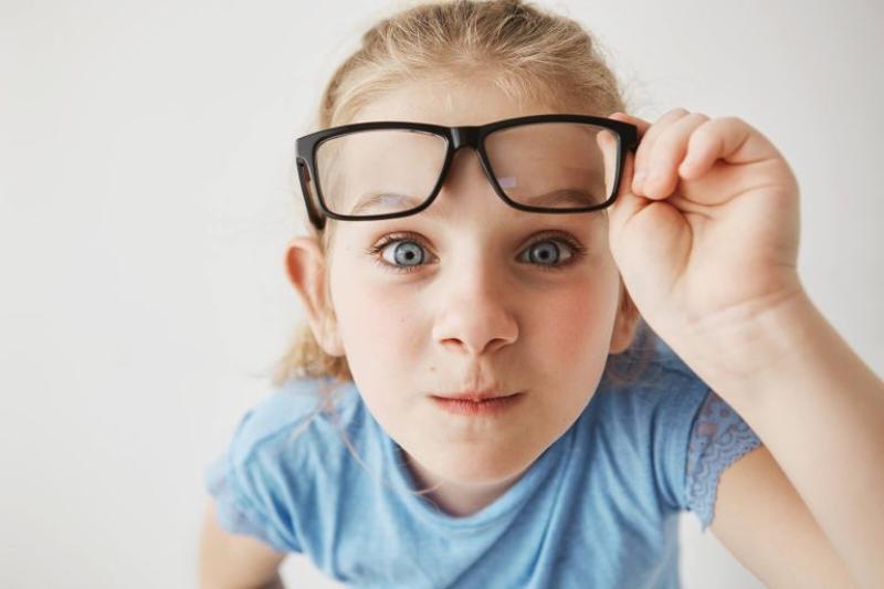 نصائح للحفاظ على بصر الأطفال