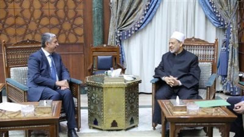 شيخ الأزهر يستقبل السفير اليمني بالقاهرة لبحث سبل تعزيز التعاون المشترك