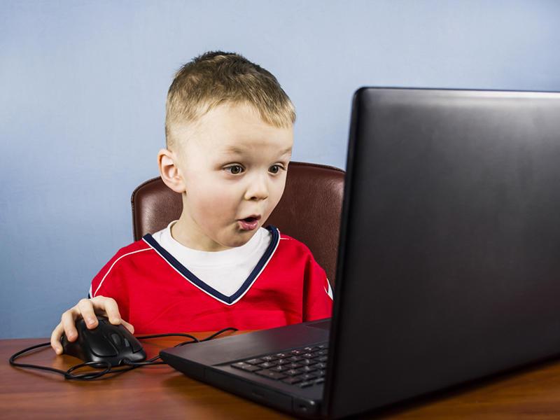 كيف تحمين طفلك من إدمان الألعاب الإلكترونية؟