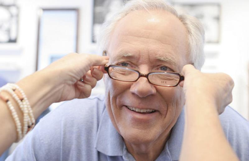 أسباب ضعف البصر عند كبار السن