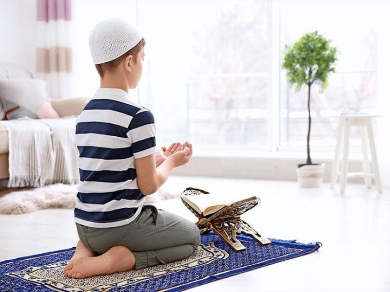 نصائح لتعويد طفلك على الحفاظ على الصلاة في وقتها