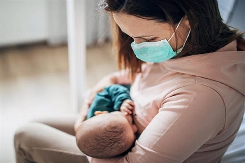 دراسة تكشف العلاقة بين الرضاعة الطبيعية وحماية الأطفال من كورونا